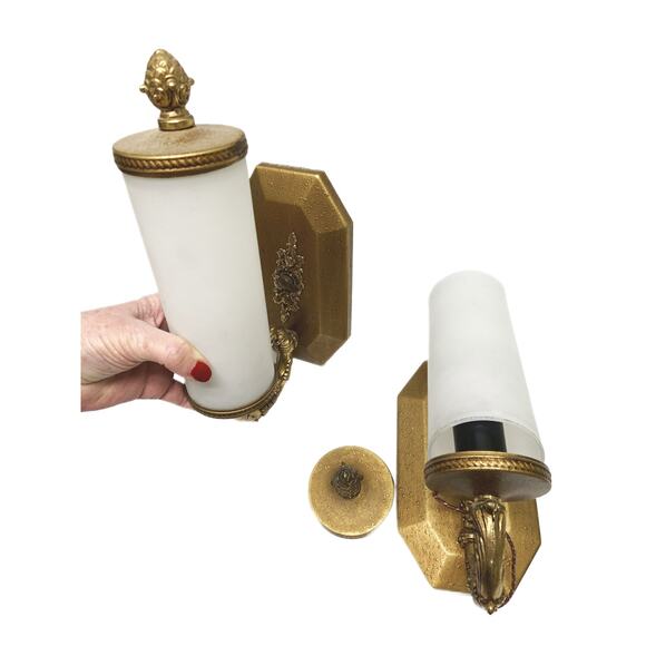 Vintage MCM Hollywood Regency Pair of Cylinder Wall Sconces - Picture 3 of 14